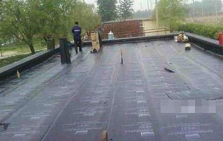 屋頂防水補(bǔ)漏的材料有哪些？一般來說會(huì)怎么進(jìn)行工程？