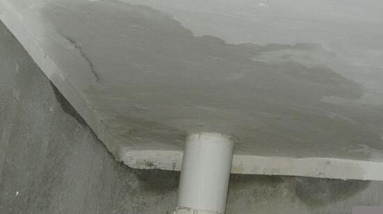 墻面滲水有什么辦法修復(fù)？屋頂防水施工的時(shí)候這些要留意